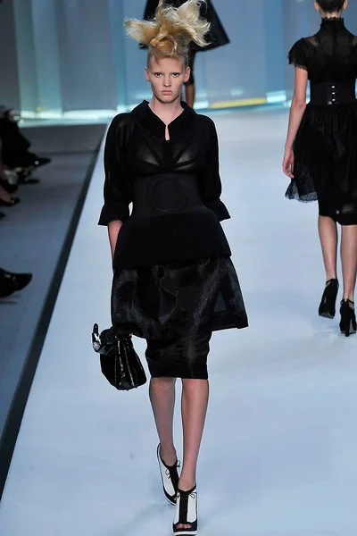 Look 11